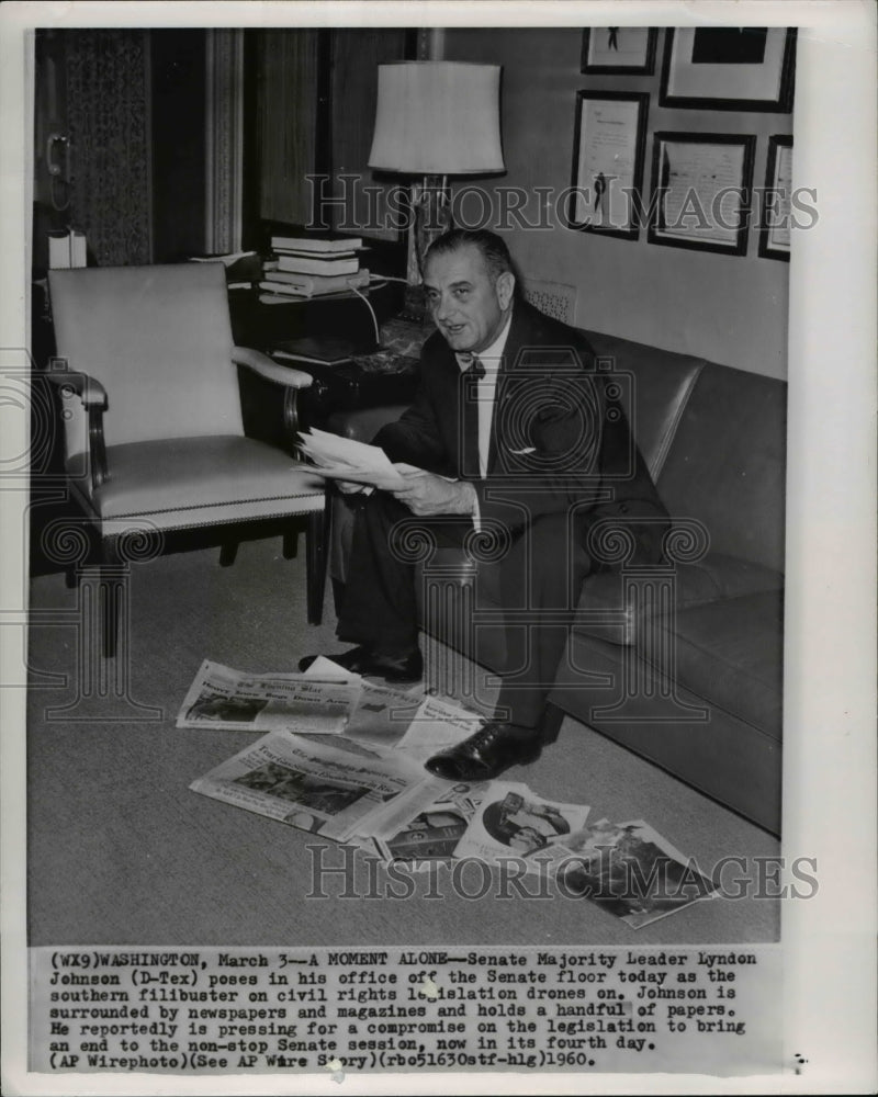 1960 Press Photo Senate Majority Leader Lyndon Johnson poses in his office off - Historic Images
