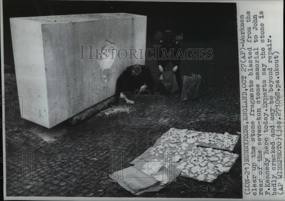 1968 Press Photo Workmen clear up the stone fragments blasted from the rear of - Historic Images