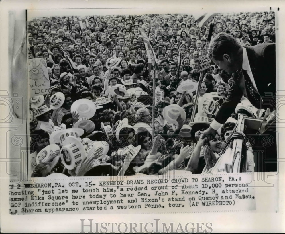 1960 Press Photo Crowd of about 10,000 persons on Elks Square for Sen JF Kennedy - Historic Images