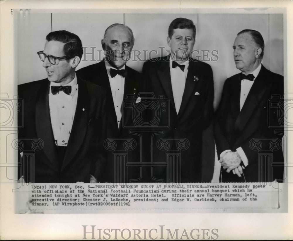 1962 Press Photo Pres Kennedy with National Football Foundation officials - Historic Images