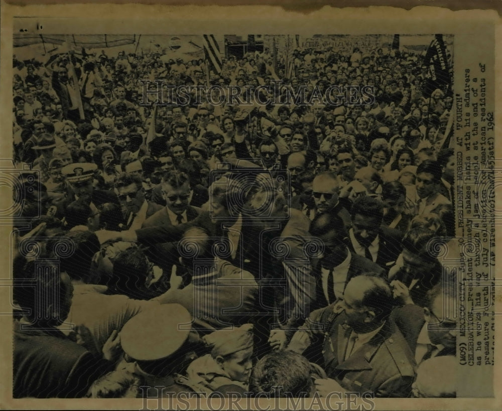 1962 Press Photo Kennedy in crowd at end of Fourth of July celeb. for Americans - Historic Images