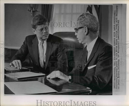 1961 Press Photo Pres. Kennedy confers with Goldberg at White House office - Historic Images