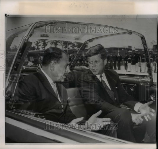 1961 Press Photo Pres.Kennedy&Pres.Khan confers at back seat of limousine - Historic Images