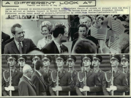 1972 Press Photo Pres. Nixon cheers by the crowd at Vnukovo Airport in Moscow - Historic Images