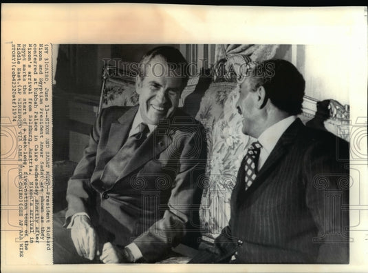 1974 Wire Photo Pres.Nixon&Pres.Sadat meets at Kubbah Palace in Cairo - Historic Images