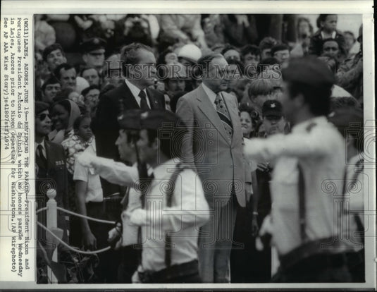 1974 Press Photo Pres.Nixon & Pres.Spinola watches honors parade at Lajes,Azores - Historic Images