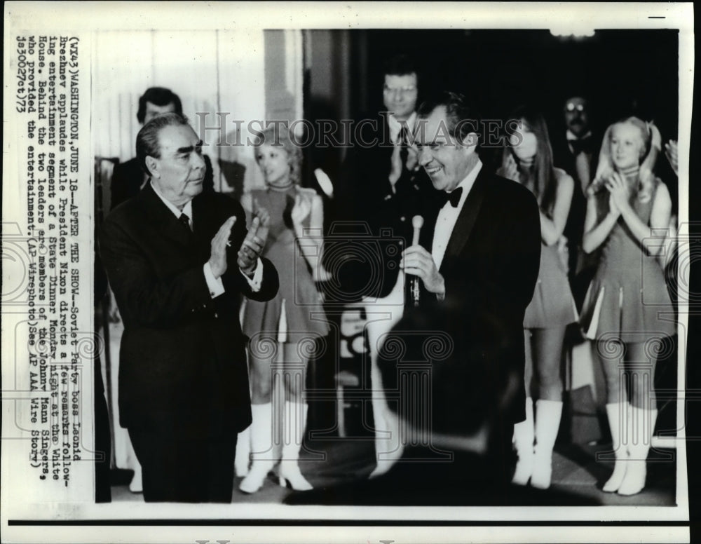 1973 Press Photo Brezhnev applaudes while Pres.Nixon says remark in State dinner - Historic Images