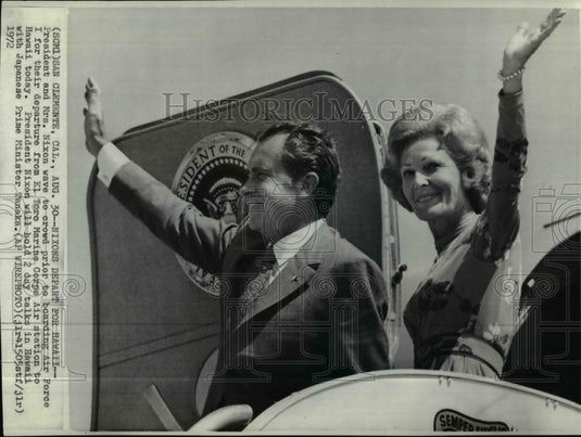 1972 Press Photo Nixon&wife waves to crowd at El Toro Marine Corps Air station - Historic Images