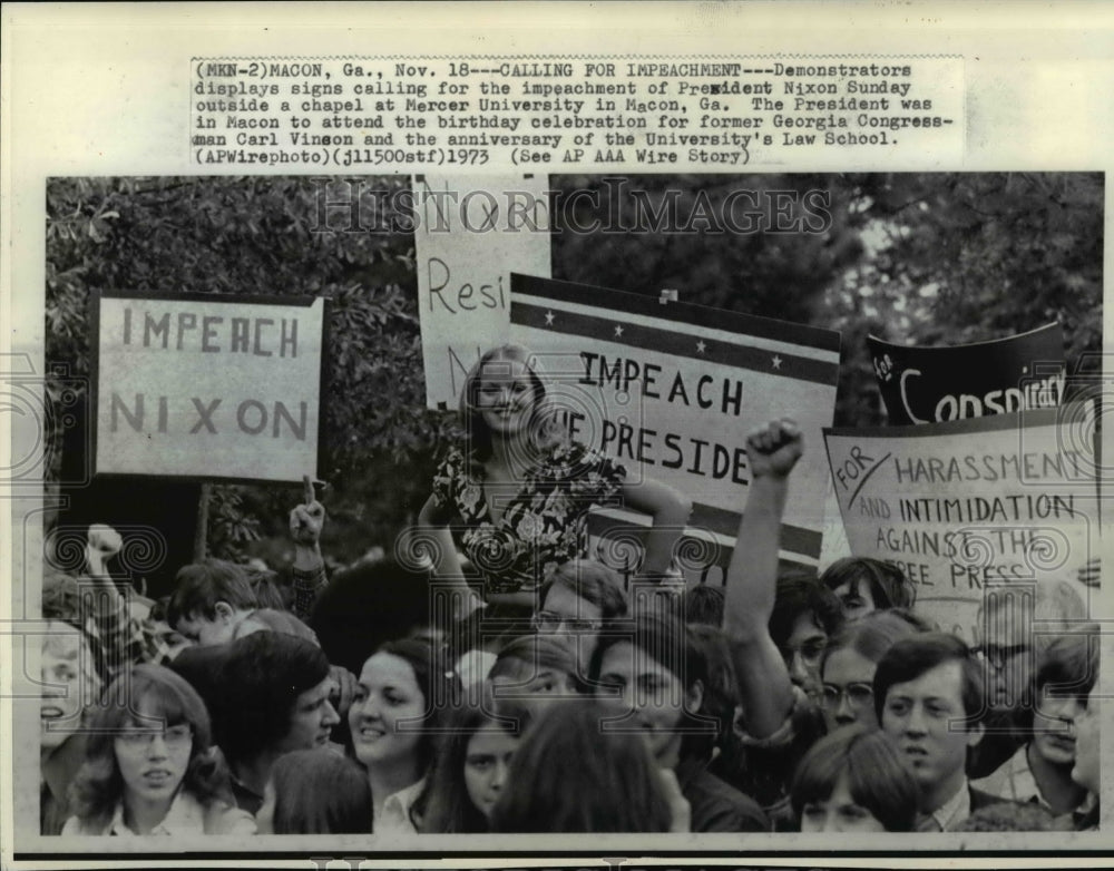 1973 Press Photo Demonstrators calling for Impeachment of Pres. Nixon - Historic Images