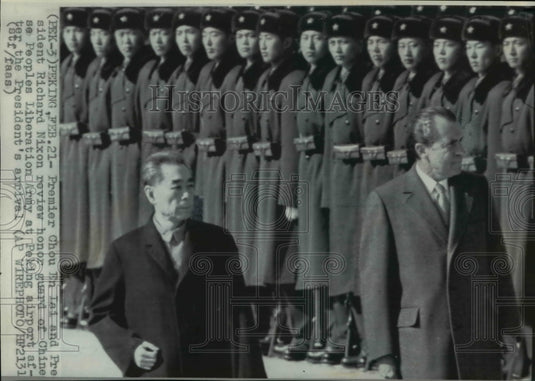 1972 Press Photo En-Lai & Nixon review the honor guard of CPLA at Peking - Historic Images