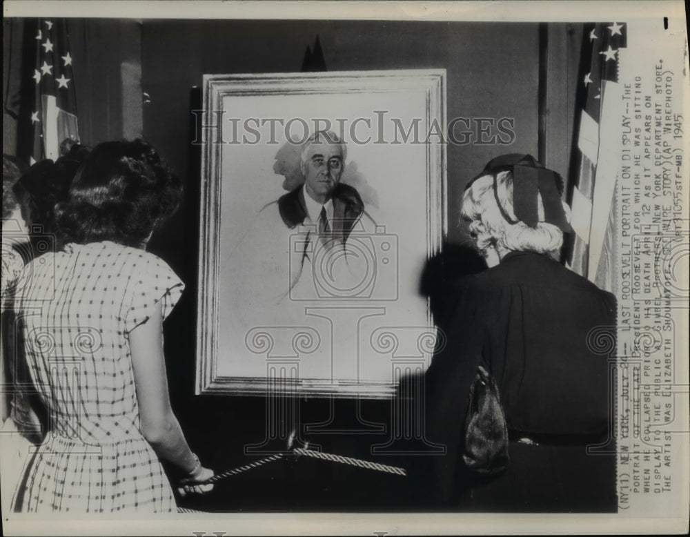 1945 Press Photo The portrait of the late Pres. Roosevelt at NY dept. store - Historic Images