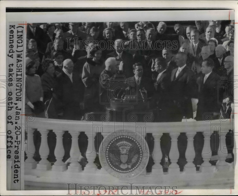 1961 Press Photo Kennedy takes oath of office - Historic Images