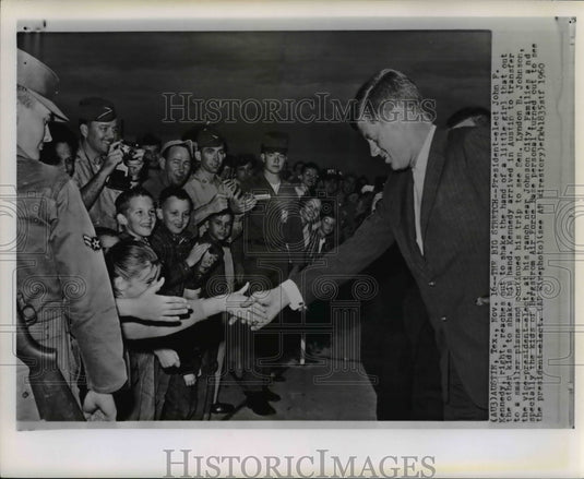 1960 Press Photo Kennedy reaches out to shake hands in Austin - Historic Images