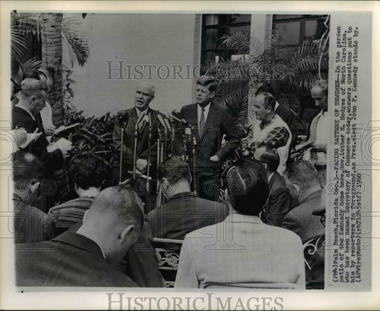 1960 Press Photo Gov. Hodges answers questions put to him by reporters - Historic Images