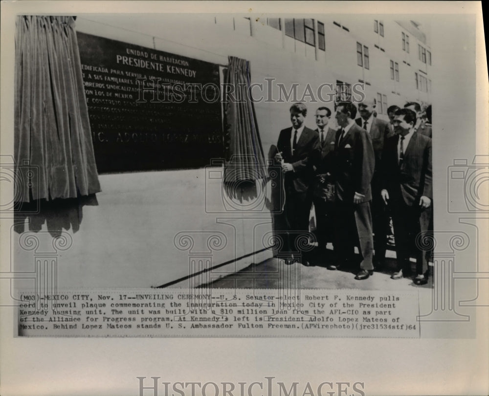 1964 Press Photo Pres. Kennedy unveiling ceremony in Mexico City - Historic Images