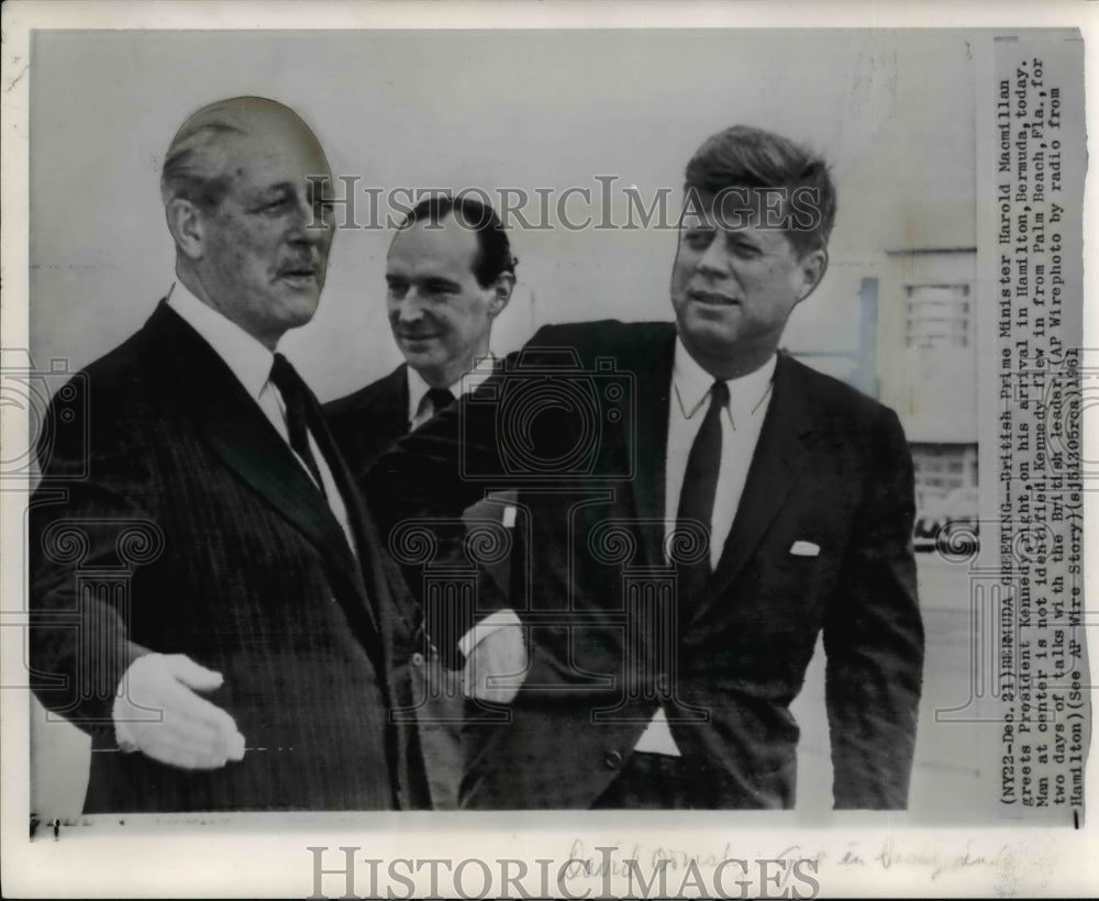 1961 Press Photo British Prime Minister Harold Macmillan greets Pres. Kennedy - Historic Images