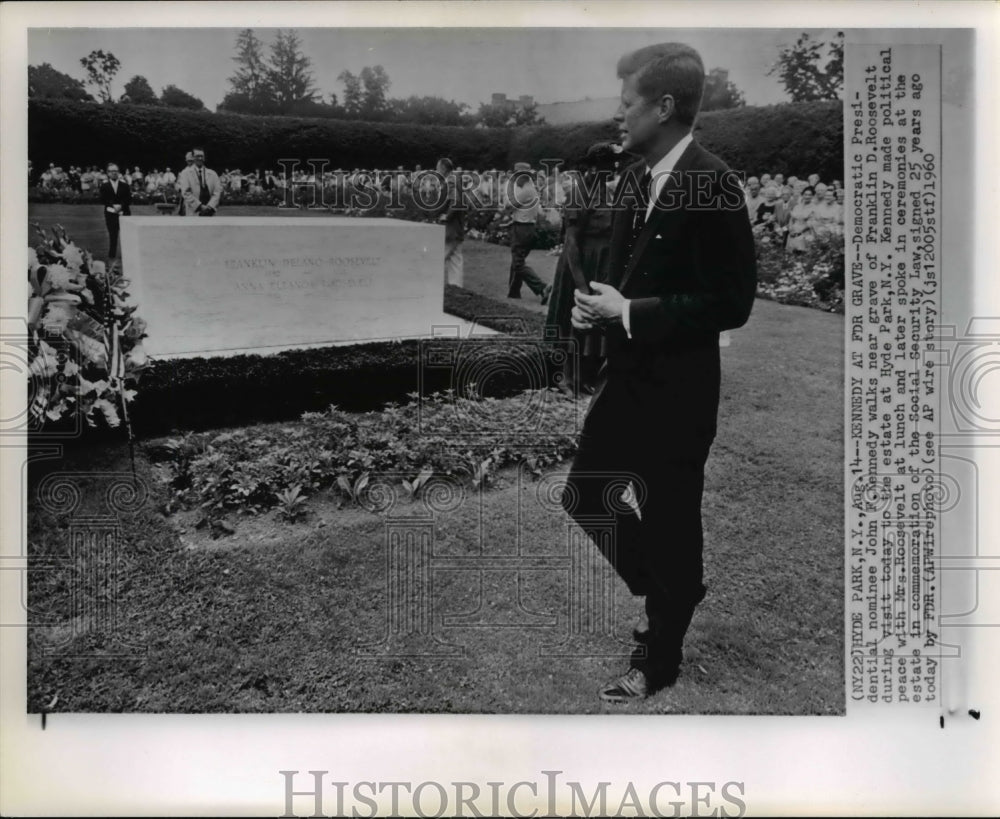 1960 Press Photo Democratic Pres nominee John F Kennedy at FDR&#39;s grave in NY - Historic Images