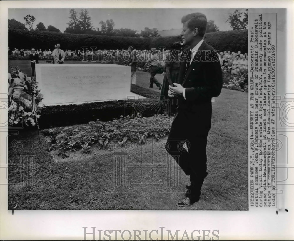 1960 Press Photo Democratic Pres nominee John F Kennedy at FDR's grave in NY - Historic Images