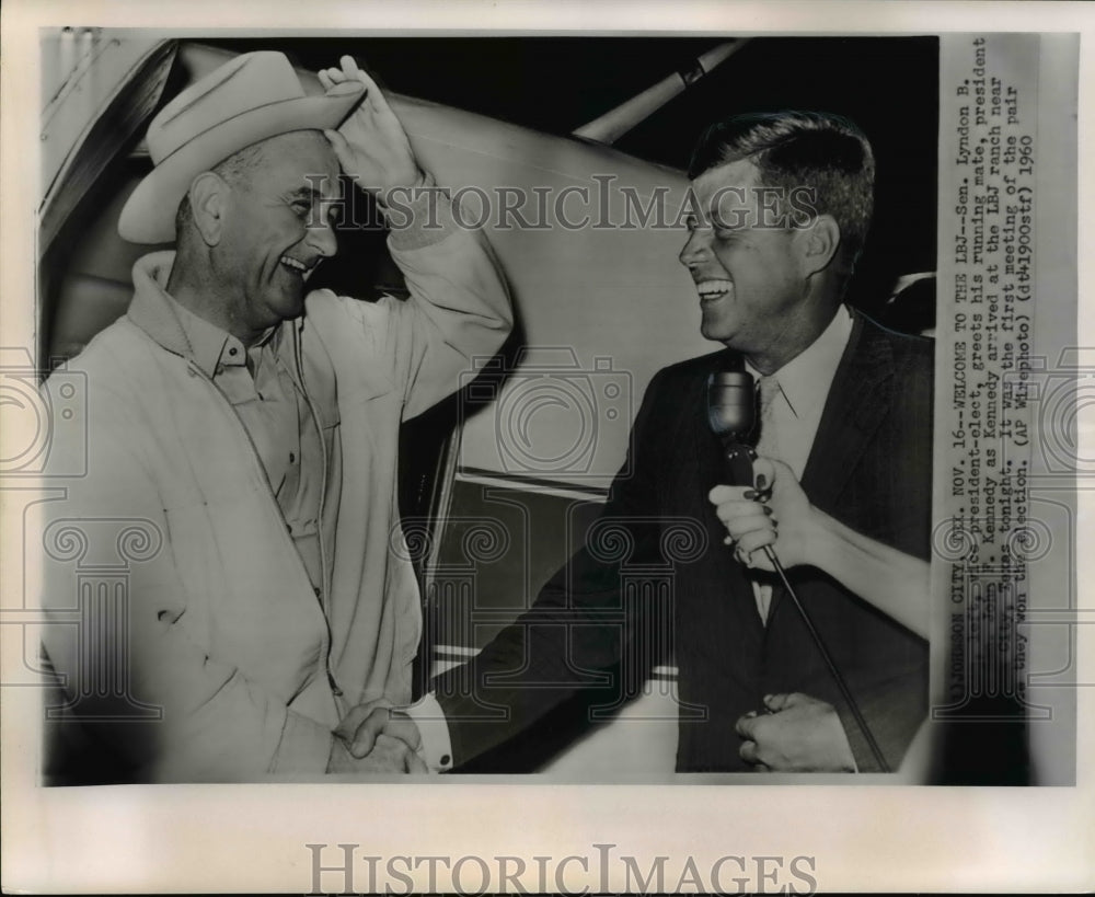 1960 Press Photo Sen. Johnson greets Sen. Kennedy as he arrived at the LBJ ranch - Historic Images