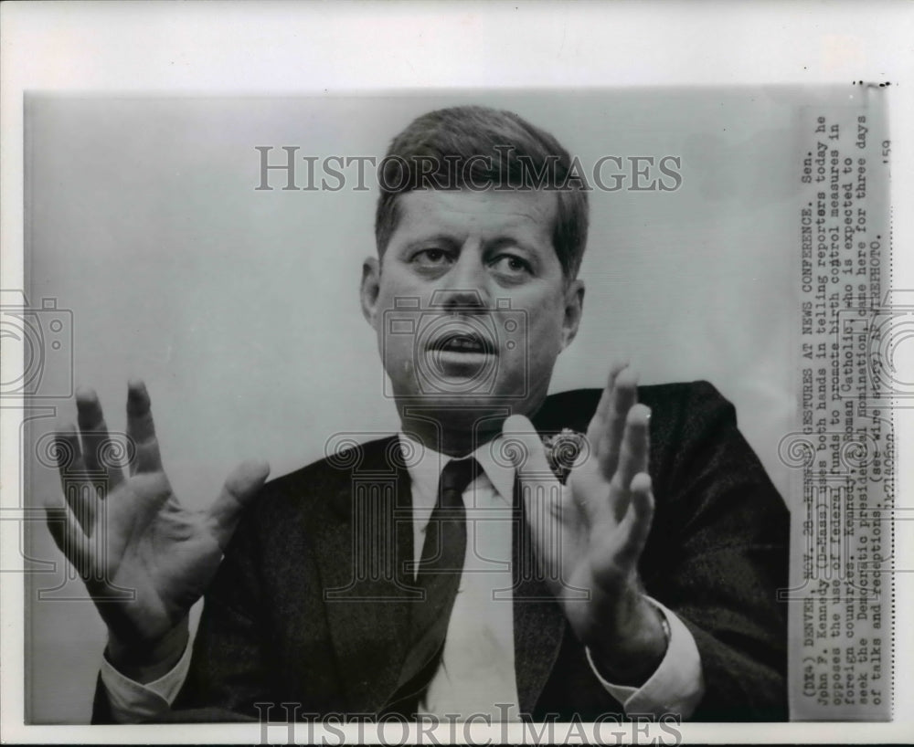 1959 Press Photo Kennedy Gestures at News Conference - Historic Images