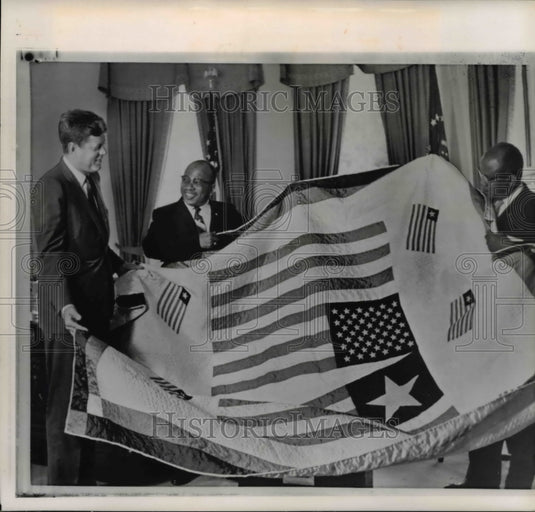 1961 Press Photo Pres John F Kennedy holding gift of William Tolbert VP Liberia - Historic Images