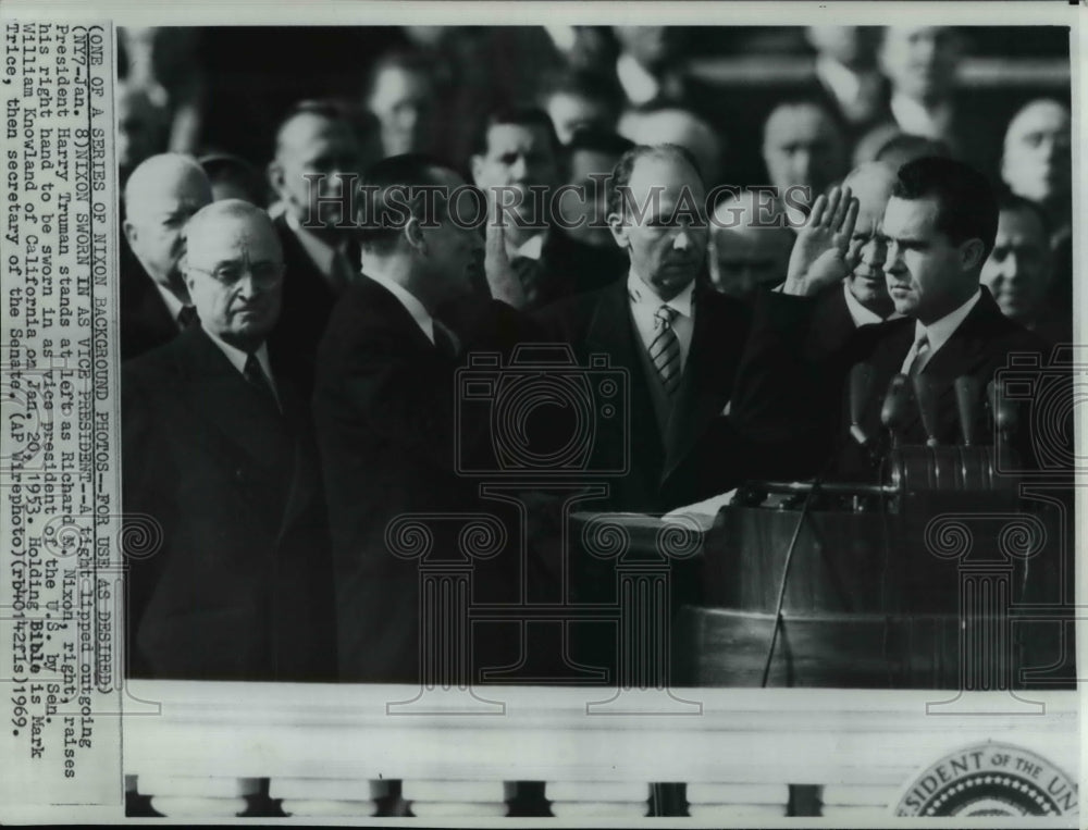 1969 Press Photo Pres Harry Truman watches as Richard Nixon sworn in as VP - Historic Images