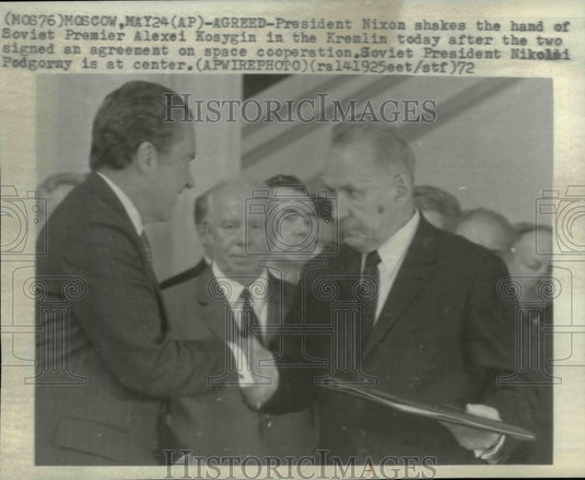 1972 Press Photo Pres Nixon & Kosigin signed an agreement in the Kremlin - Historic Images