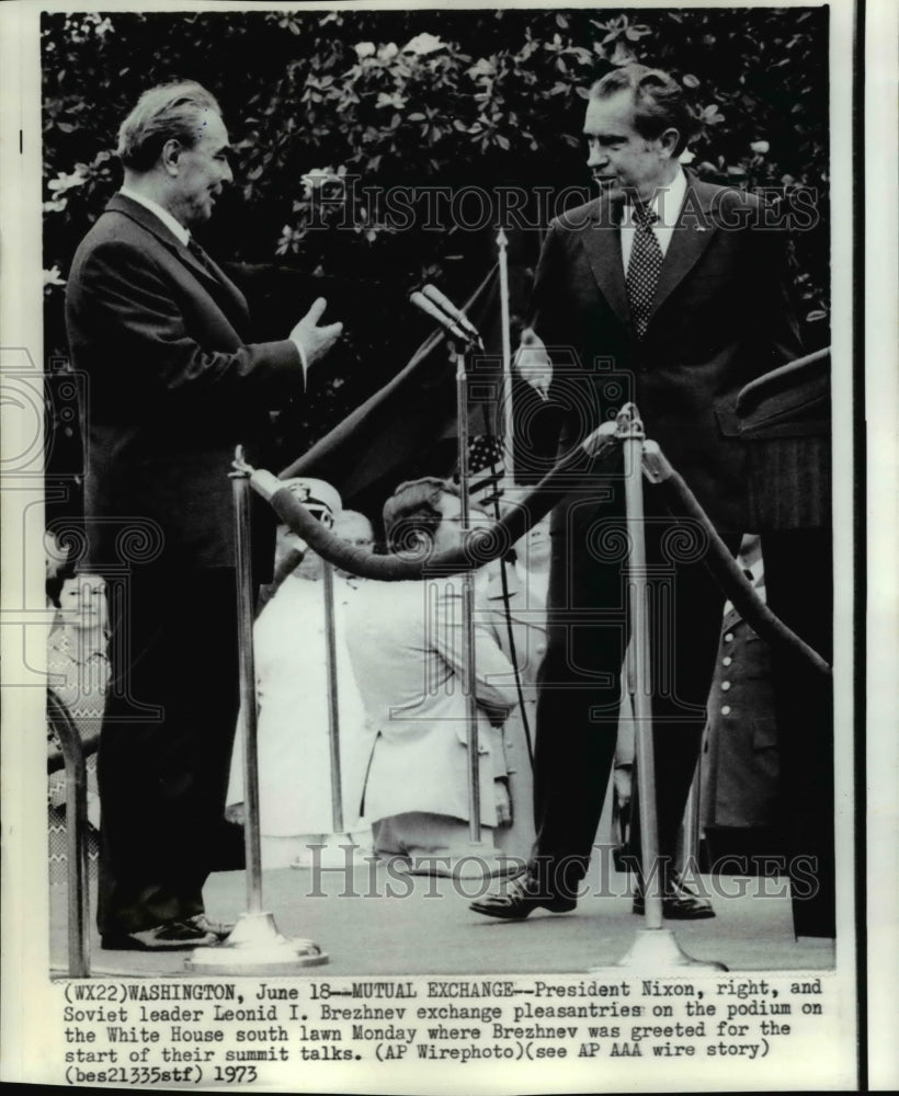 1973 Press Photo Pres Nixon and Brezhnev exchange pleasantries on the WH - Historic Images