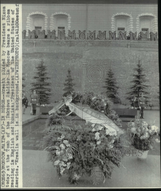 1972 Press Photo Wreath placed by Pres Nixon at the Tomb of the Unknown Soldier - Historic Images