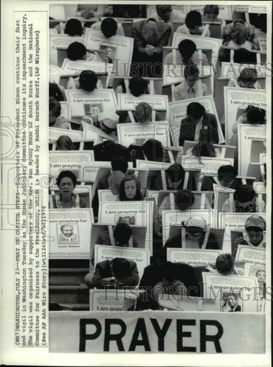 1974 Press Photo Pres Nixon supporters continue their support & vigil - Historic Images