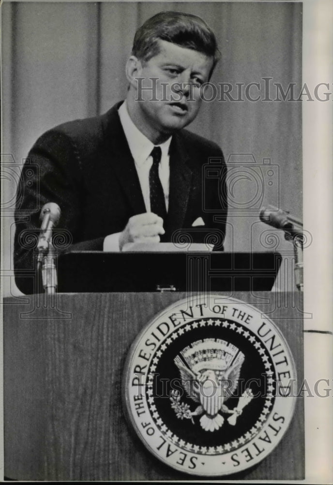 1961 Press Photo President Kennedy at his news conference in Washington - Historic Images