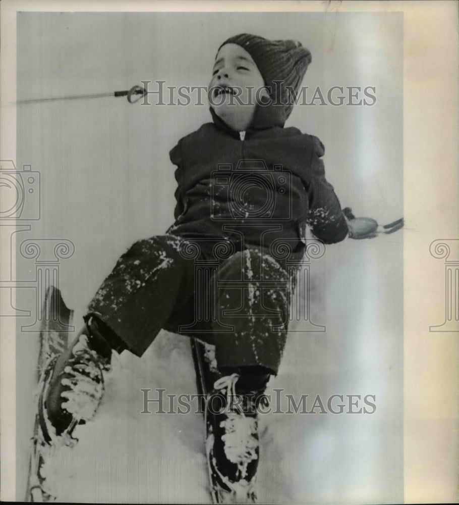 1965 Press Photo John Kennedy Jr tumble down the 50 foot slope at Little Nell. - Historic Images