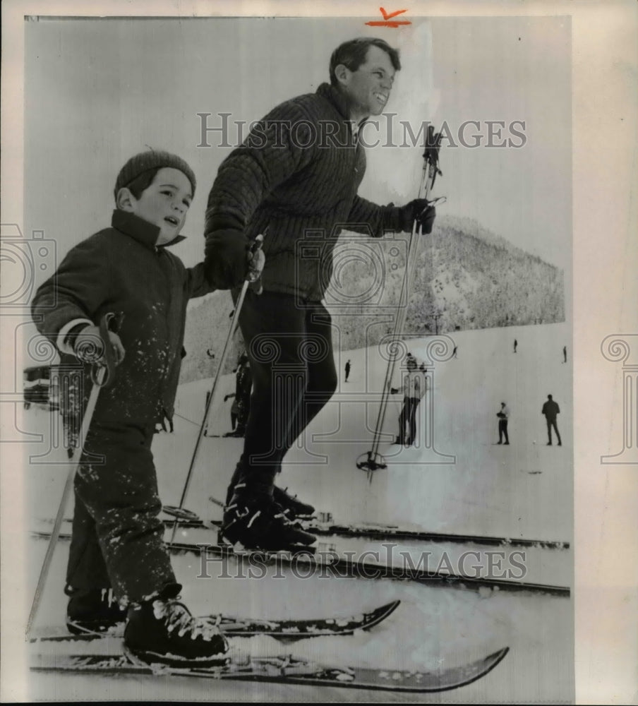 1964 Press Photo Sen.Robert Kennedy and Joh Kennedy Jr. at Ajax Mountain. - Historic Images