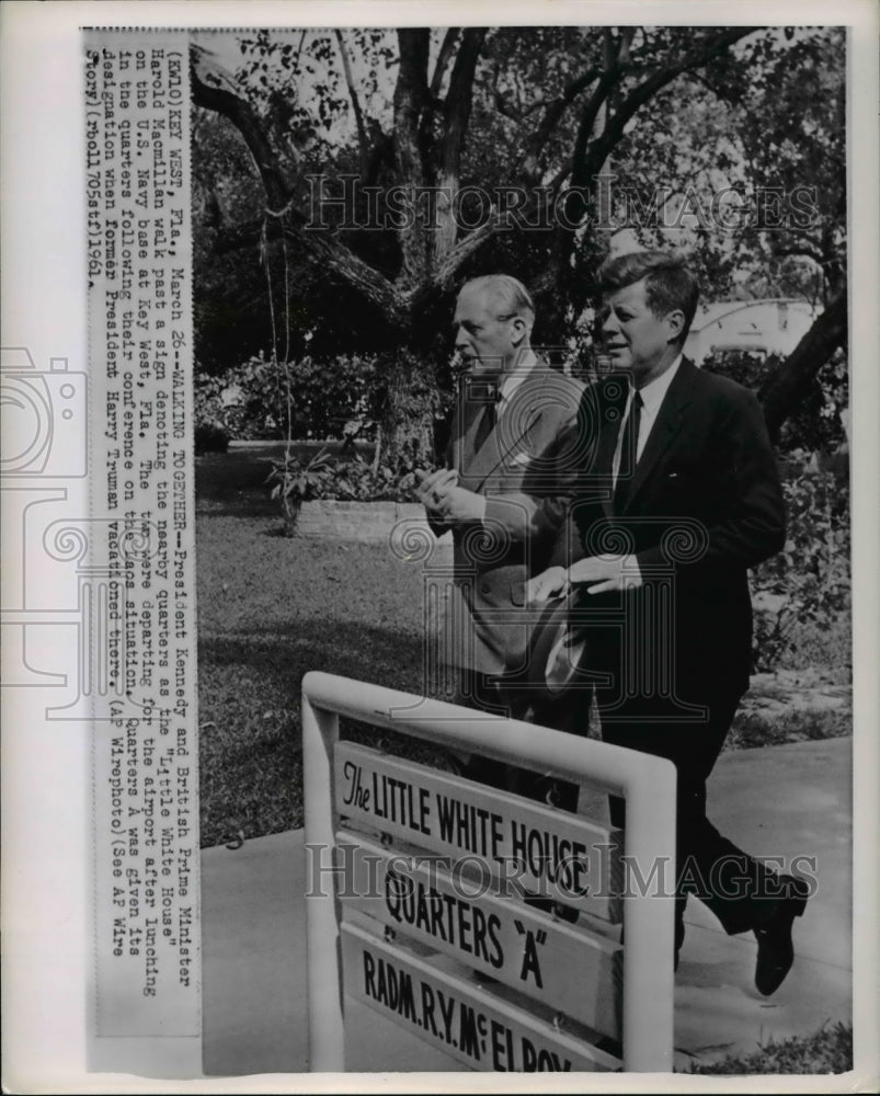 1961 Press Photo Pres Kennedy &amp; British Prime Minister Harold Macmillan walking - Historic Images