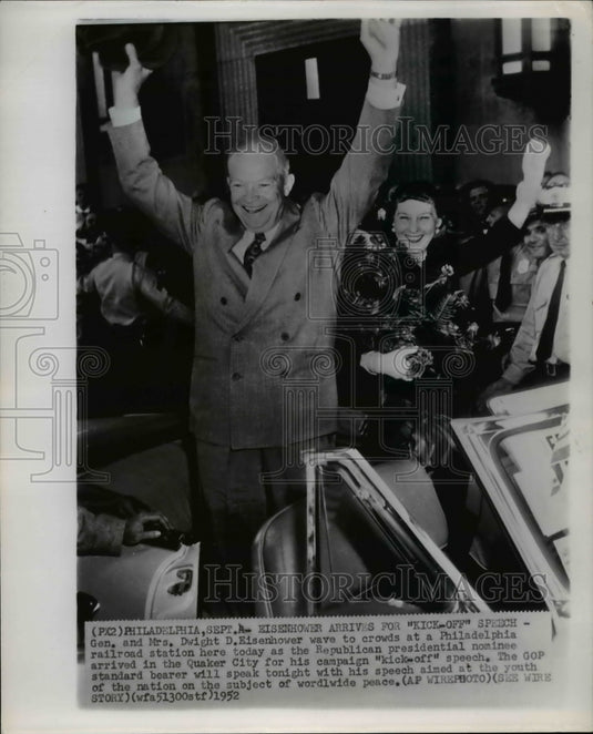 1952 Wire Photo Gen. and Mrs. Dwight D. Eisenhower wave to crowds at a - Historic Images