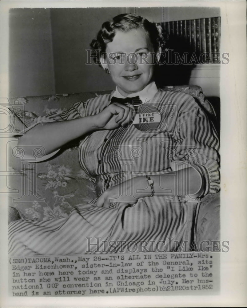 1952 Wire Photo Mrs. Eisenhower wearing "I Like Ike" button for Nat'l GOP Conv. - Historic Images