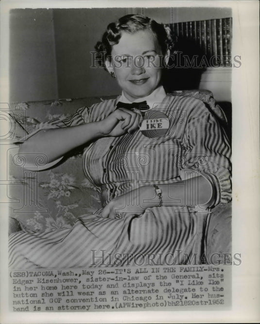 1952 Wire Photo Mrs. Eisenhower wearing "I Like Ike" button for Nat'l GOP Conv. - Historic Images