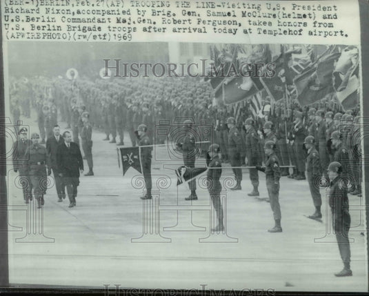 1969 Press Photo US Pres Richard Nixon accompanied by Brig Gen Samuel McClure - Historic Images
