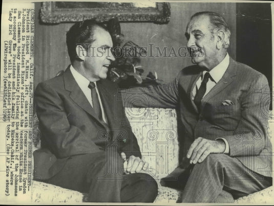 1969 Press Photo Nixon&Johnson chats in office at Western White House - Historic Images
