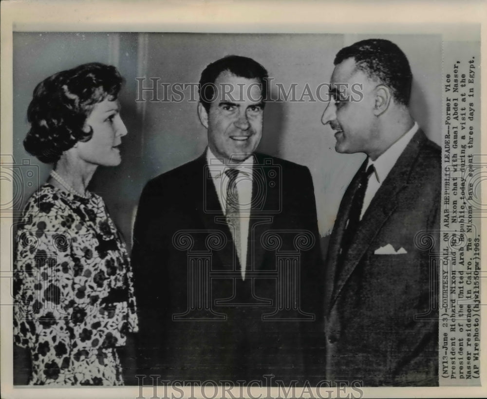 1963 Press Photo Former VP Richard Nixon &amp; Mrs Nixon chat w/ Gamal Abdel Nasser - Historic Images