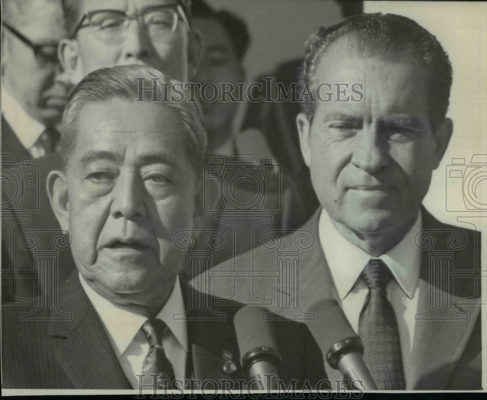 1969 Press Photo Japanese Prime Minister Eisaku Sato w/ Pres Nixon at White Hse - Historic Images