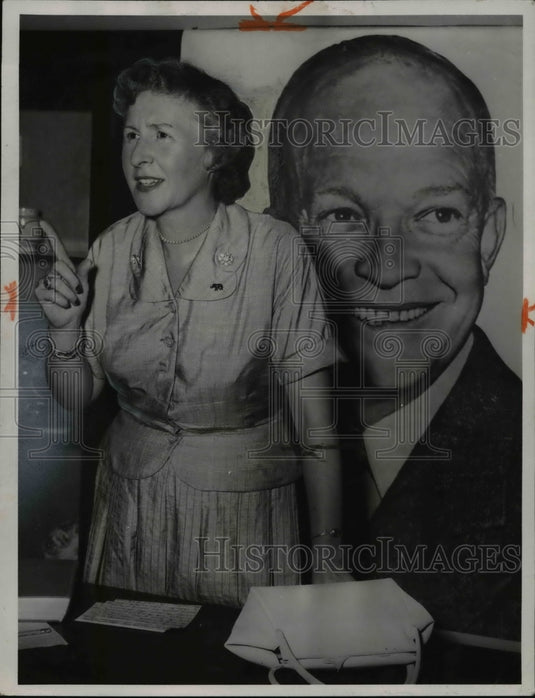 1952 Mrs. Rpse speaks up for Eisenhower for Pres. at W.R.H.S. - Historic Images