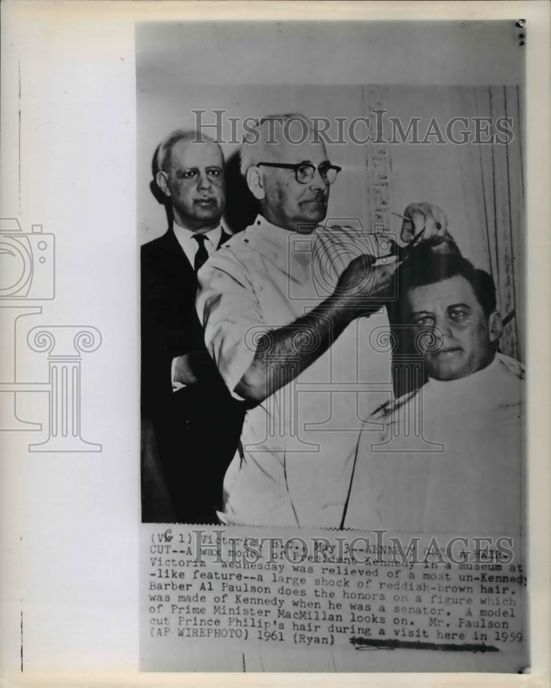 1961 Press Photo A wax model of Pres.Kennedy gets a hair cut at Victoria museum - Historic Images