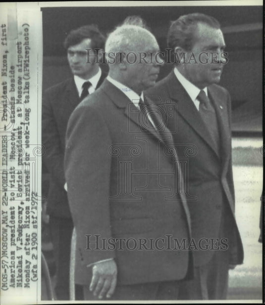 1972 Press Photo Pres. Nixon & Pres. Podgorny at Moscow Airport - Historic Images