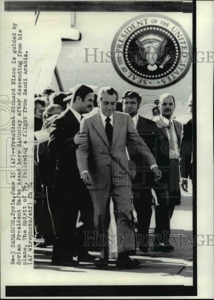 1974 Press Photo Pres. Nixon guided by Pres. Assad after descending from plane - Historic Images