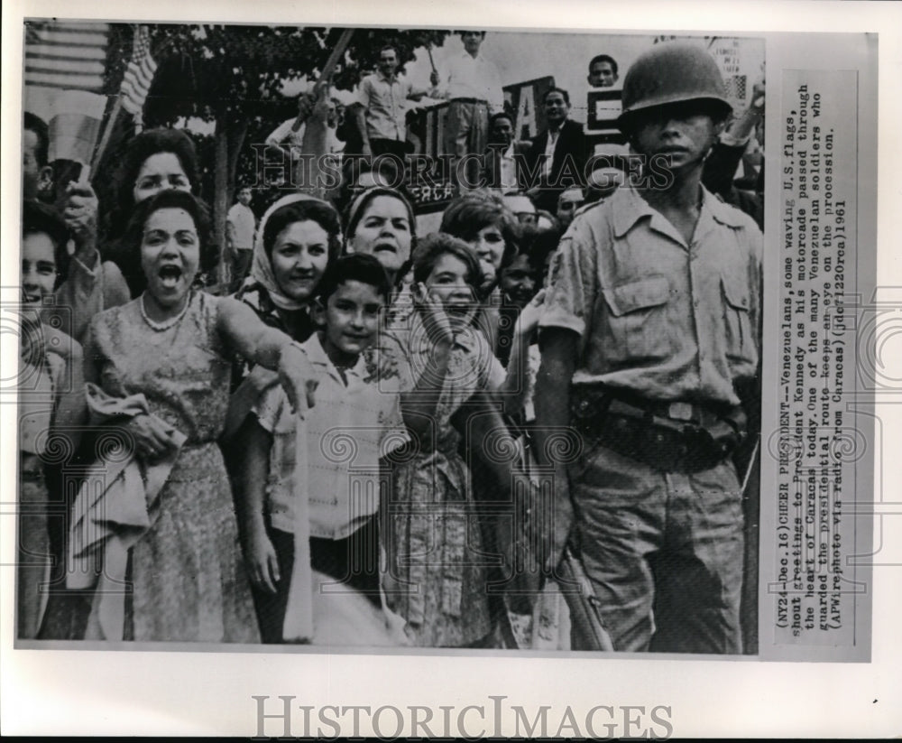 1961 Wire Photo Venezuelans greet Pres Kennedy as his motorcade passed through - Historic Images