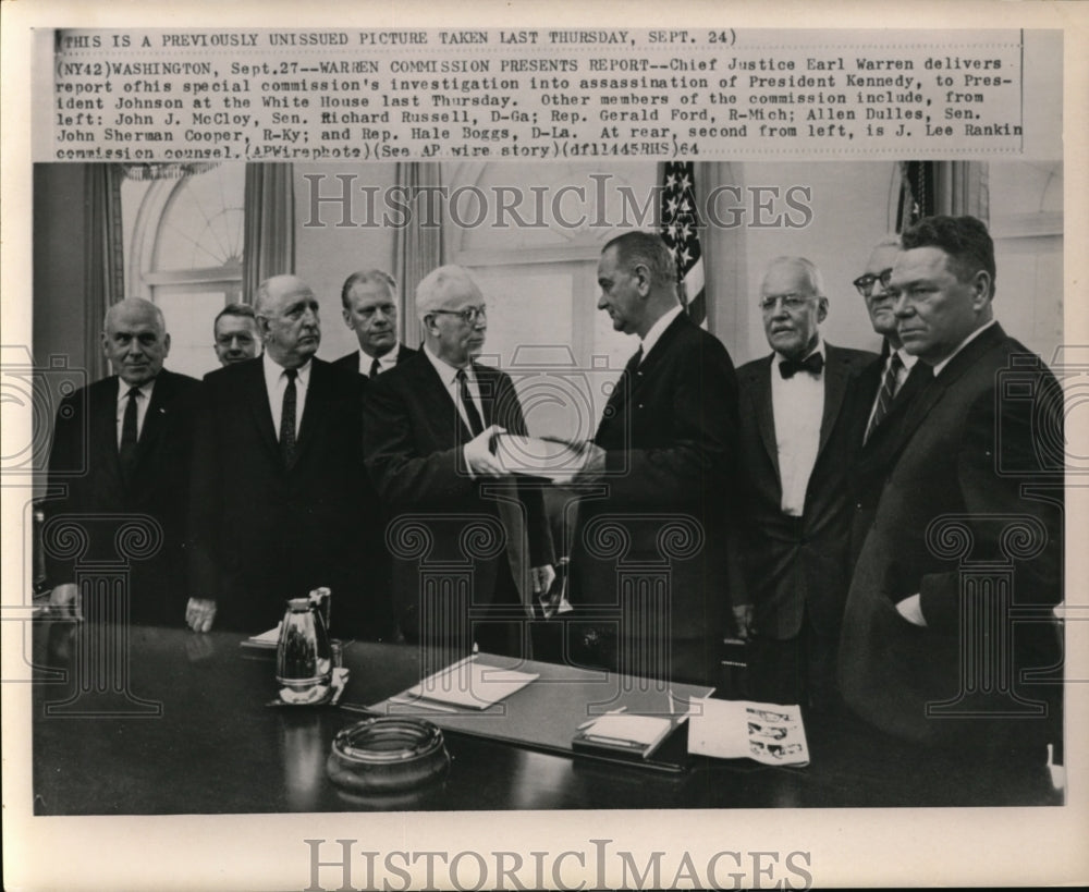 1964 Press Photo Warren commission report submitted to Pres Lyndon Johnson - Historic Images