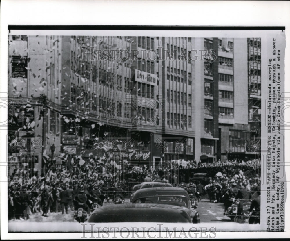 1961 Press Photo Motorcade carrying Pres John F Kennedy into Bogata, Colombia - Historic Images