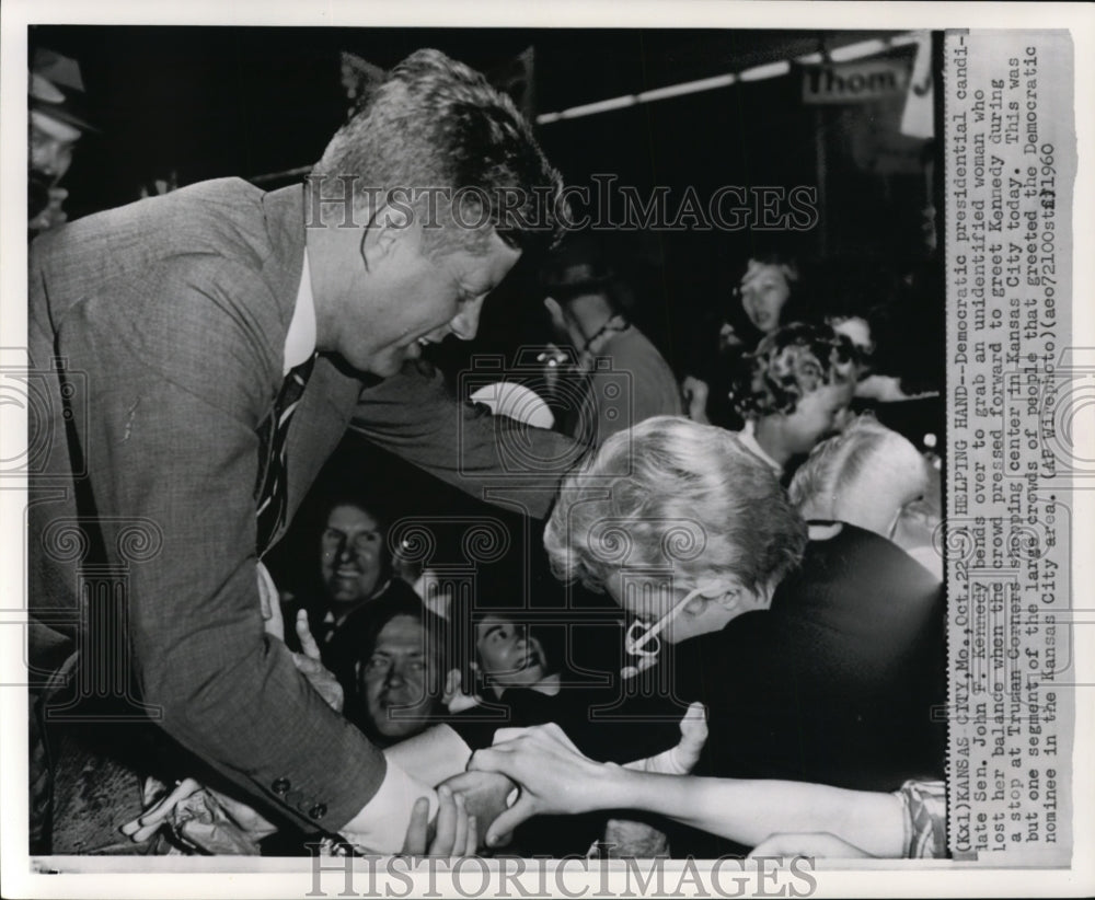 1960 Press Photo Democratic Presidential candidate Sen John F Kennedy in Kansas - Historic Images