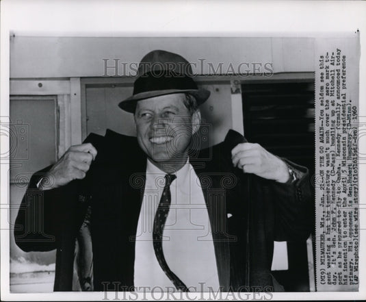 1960 Press Photo You seldom see this gent wearing the temperature wasn't much - Historic Images